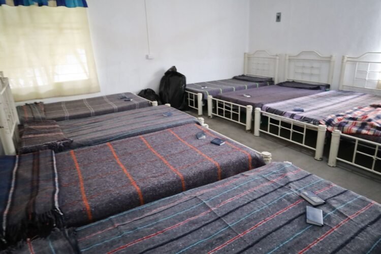 Refugian a dos por bajas temperaturas en Victoria