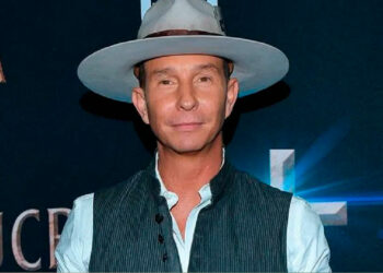 Erik Rubín es captado con una mujer tras confirmarse el romance de Andrea Legarreta