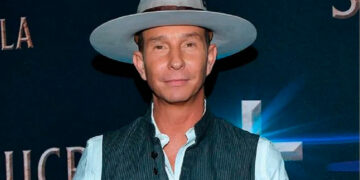 Erik Rubín es captado con una mujer tras confirmarse el romance de Andrea Legarreta