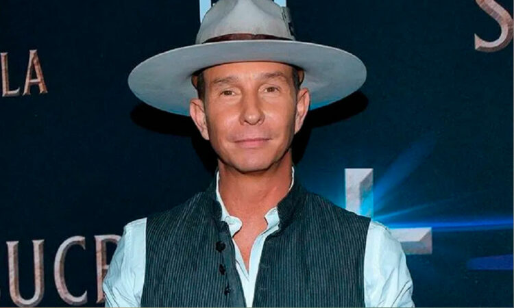 Erik Rubín es captado con una mujer tras confirmarse el romance de Andrea Legarreta