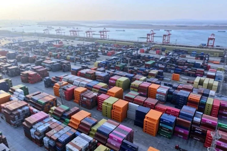 Exportaciones de México a EU crecen por séptimo mes, pero pierden impulso