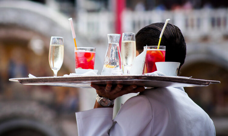 Profeco alerta: no habrá propinas obligatorias en 2026