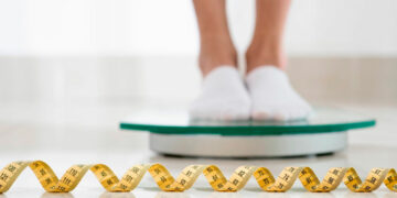 ¿A qué hora debes pesarte? Médicos bariatras revelan el secreto para un control exacto