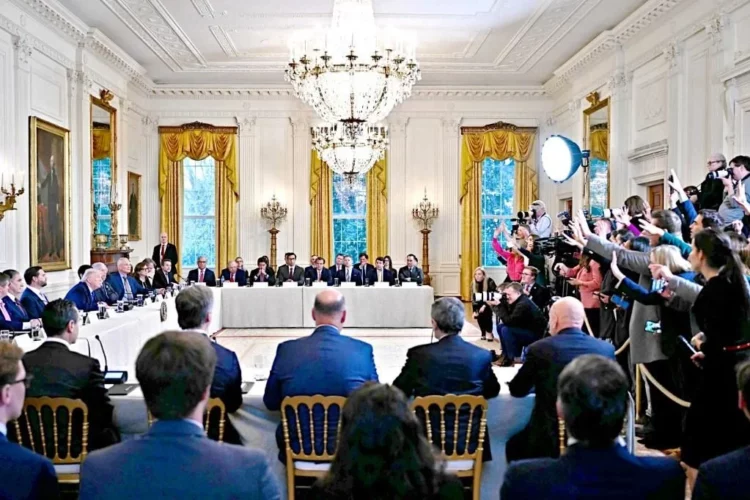 Trump presiona a petroleras para millonaria inversión tras cambios políticos en Venezuela