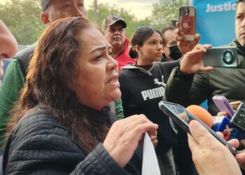 Familiares de “La Rana” denuncian detención arbitraria y abordan al Gobernador.