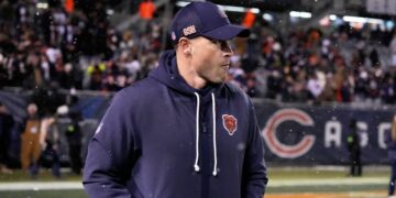 Ben Johnson explota contra los Packers tras ganar en Playoffs