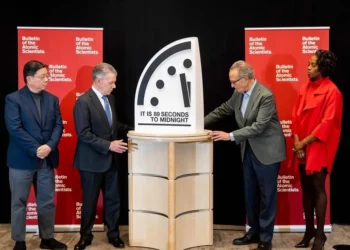 Reloj del Apocalipsis avanza a 85 segundos de la medianoche por riesgos globales