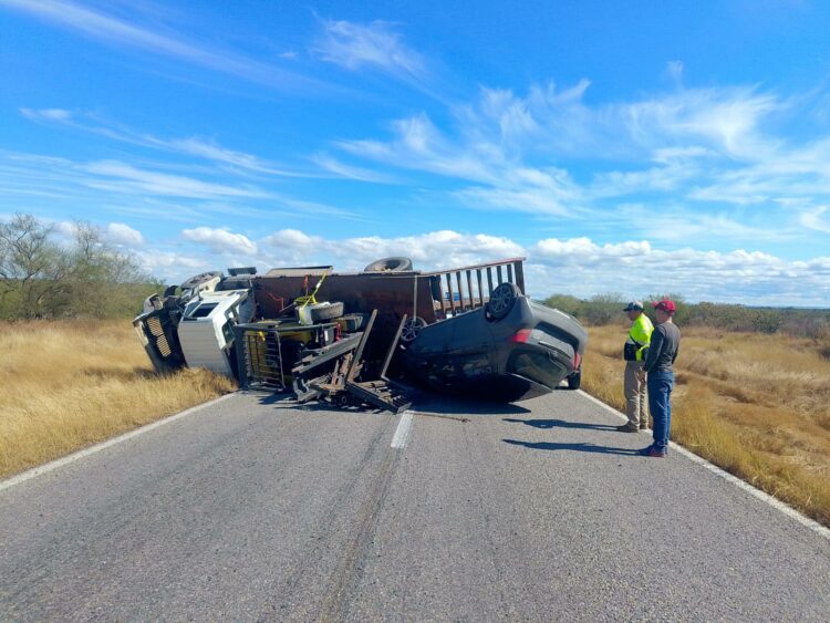 Volcadura de tráiler paraliza la Victoria–Matamoros entre Padilla y Jiménez