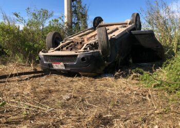 Aparatosa volcadura en la Interejidal deja a un docente herido este viernes
