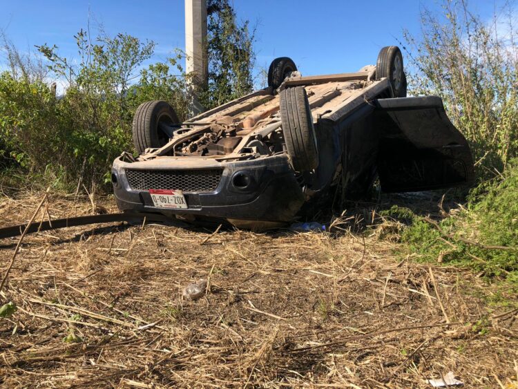 Aparatosa volcadura en la Interejidal deja a un docente herido este viernes