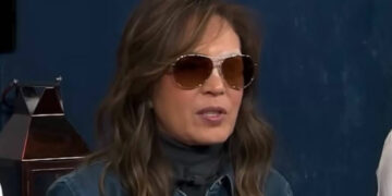 Reaparece Yolanda Andrade en video para negar rumores de secuestro y manipulación familiar.