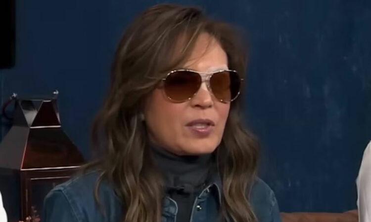 Reaparece Yolanda Andrade en video para negar rumores de secuestro y manipulación familiar.