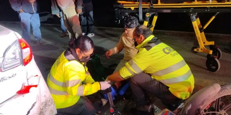 Fuerte accidente en Bulevar Guadalupe Victoria deja a motociclista con fracturas graves