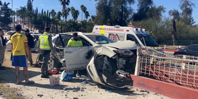 Accidente frente al Santuario de Guadalupe deja dos lesionados