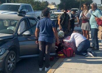 Mujer y menor hospitalizadas tras fuerte “carambola” en El Planetario