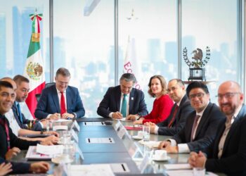 Firma Américo Villarreal convenio con secretario de Economía para impulsar el Puerto de Altamira