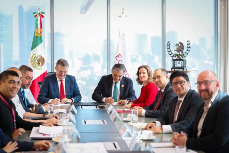 Firma Américo Villarreal convenio con secretario de Economía para impulsar el Puerto de Altamira