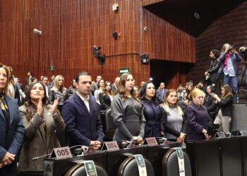 Guarda la Cámara de Diputados minuto de silencio por el fallecimiento de Francisco Javier Barrio Terrazas