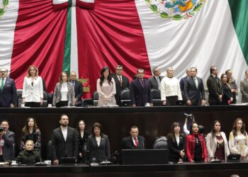 Legisladoras y legisladores guardan minuto de silencio en memoria del senador Gustavo Sánchez Vázquez