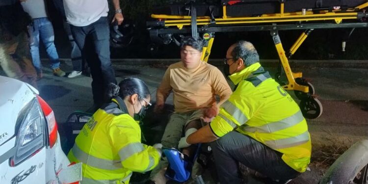 Fuerte accidente en Bulevar Guadalupe Victoria deja a motociclista con fracturas graves