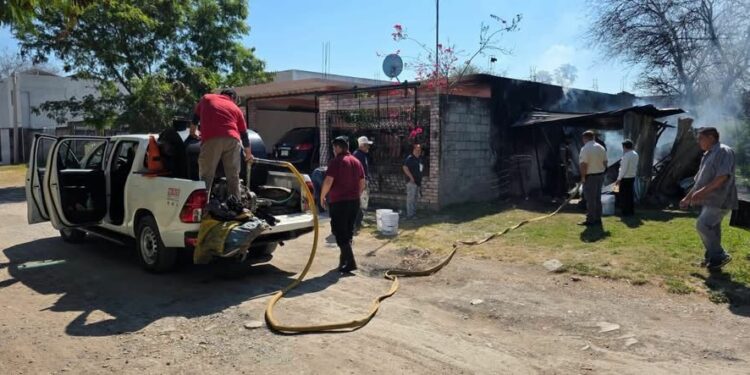 Jornada de siniestros: Reportan pérdida total de tejabán y quema de pastizales
