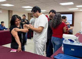 Colabora la UAT con el Sector Salud en jornadas de vacunación en Reynosa