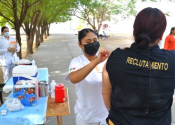 Aplican 300 dosis de vacuna contra el sarampión a personal de la Secretaría de Seguridad