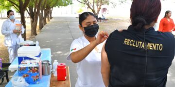 Aplican 300 dosis de vacuna contra el sarampión a personal de la Secretaría de Seguridad