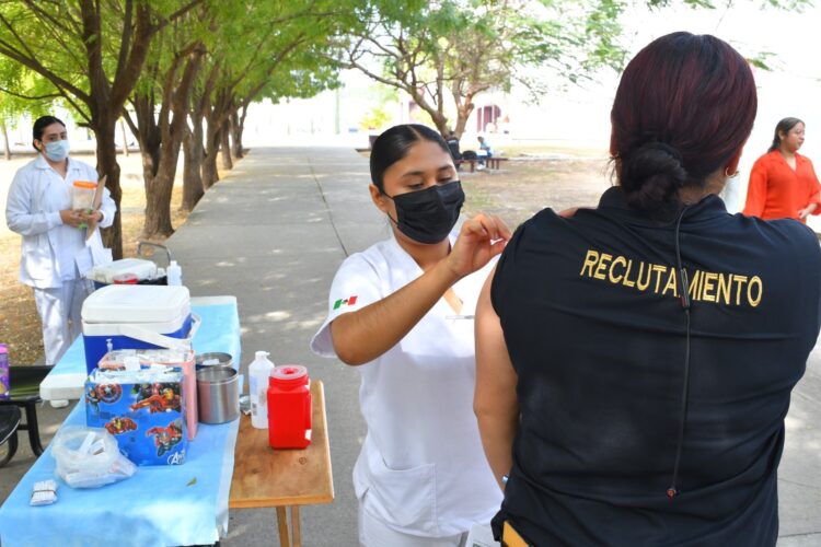 Aplican 300 dosis de vacuna contra el sarampión a personal de la Secretaría de Seguridad