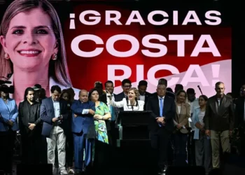 Sheinbaum felicita a Laura Fernández por ganar las elecciones presidenciales de Costa Rica