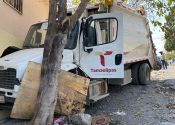 Ignora Gattás mantenimiento y camión de basura provoca accidente