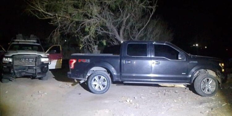 Aseguran camioneta y arma tras persecución en Díaz Ordaz