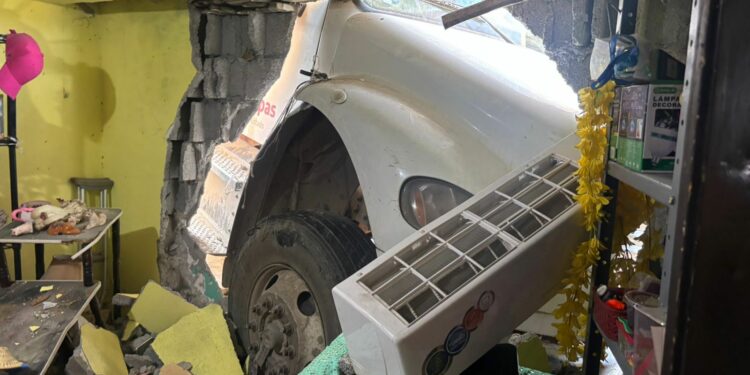 Ignora Gattás mantenimiento y camión de basura provoca accidente