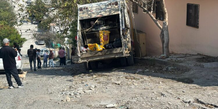 Ignora Gattás mantenimiento y camión de basura provoca accidente