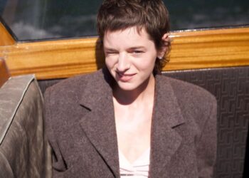 De Lady Di a Elizabeth Bennet: Emma Corrin encabezará la versión de Netflix de Orgullo y Prejuicio