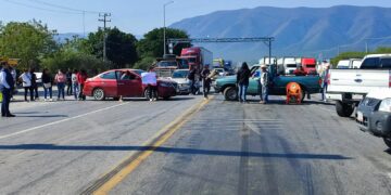 Ejidatarios bloquean la Rumbo Nuevo por adeudo de tierras