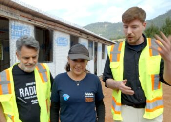 MrBeast y Eugenio Derbez inauguran escuela de bachillerato en el Estado de México