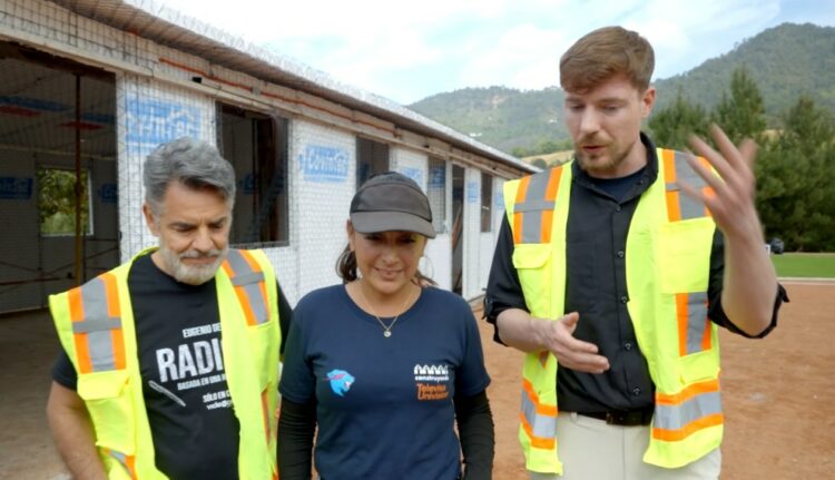 MrBeast y Eugenio Derbez inauguran escuela de bachillerato en el Estado de México
