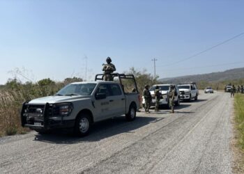 Refuerzan vigilancia en carreteras tras bloqueos en la frontera