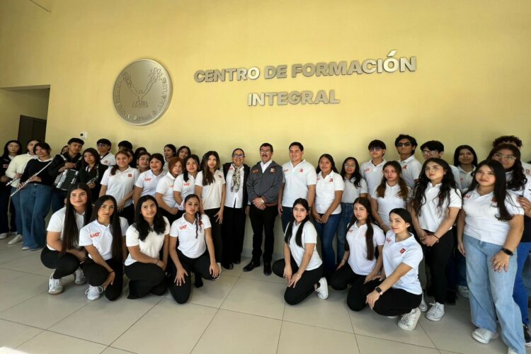 Entregan Biblioteca, Sala de Cómputo y Centro de Formación Integral a Prepa Mante de la UAT