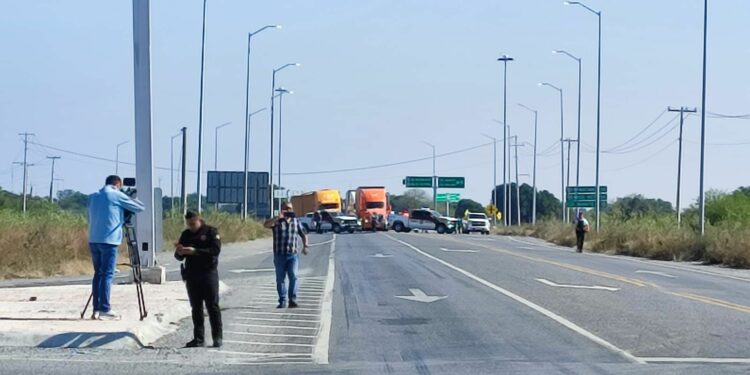 Ejidatarios bloquean la Rumbo Nuevo por adeudo de tierras