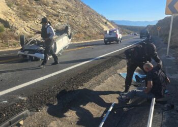 Vuelca automóvil en la carretera Cd. Victoria- San Luis Potosí, tramo Jaumave