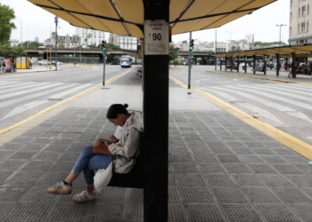 Huelga general paraliza Argentina por reforma laboral