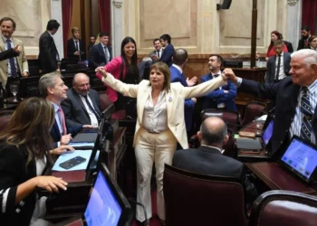 Argentina aprueba histórica reforma laboral de Milei