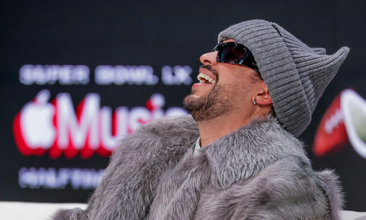 Bad Bunny presentará el primer espectáculo del Super Bowl íntegramente en español