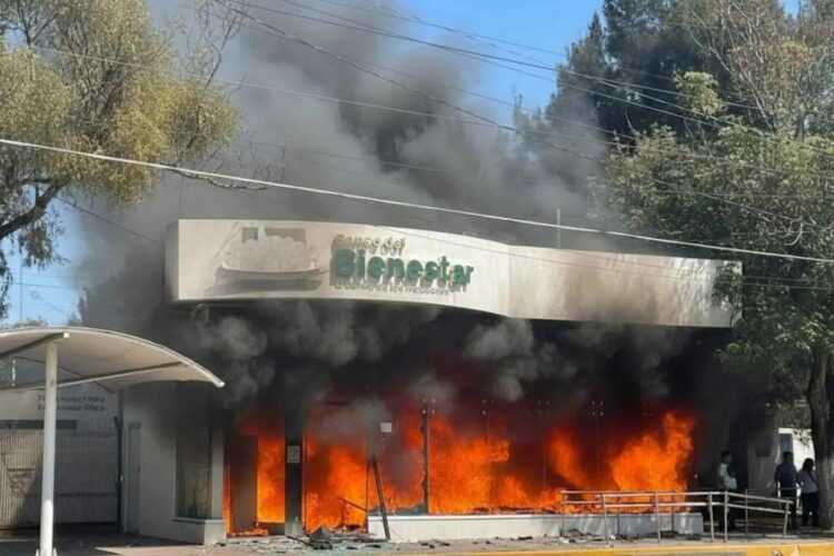 Atacan 43 sucursales del Banco del Bienestar tras abatimiento de “El Mencho”