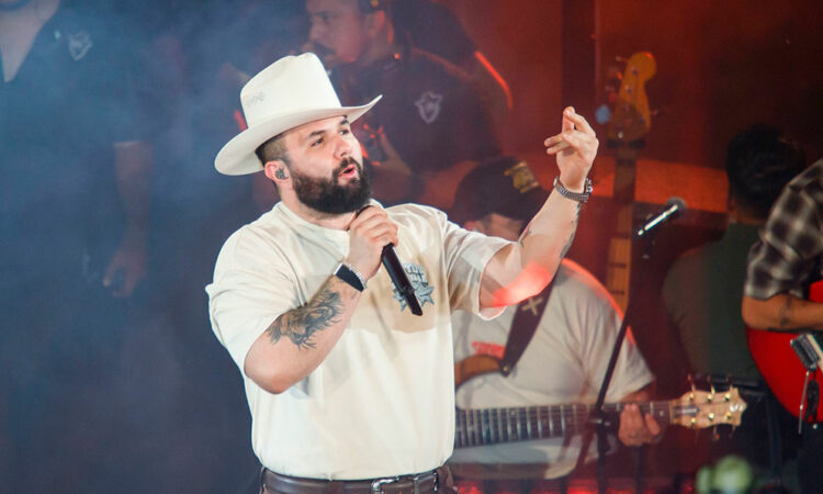 Carín León gana el Grammy 2026 a Mejor Álbum de Música Mexicana