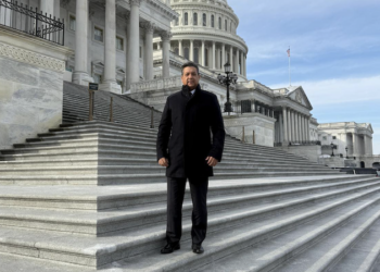 Piden a EEUU captura de Cabeza de Vaca con fines de extradición