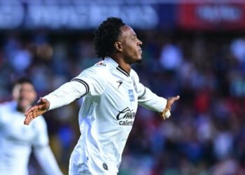 Doblete de Jhojan Julio y fiesta en La Corregidora: Querétaro vence a León