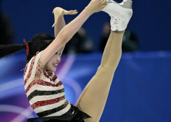 Japón acecha el podio completo en patinaje; Italia conquista el oro en casa